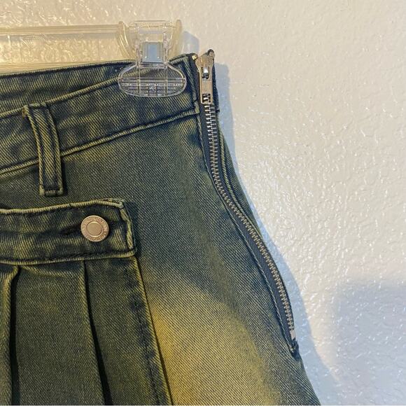 NWT PrettyLittleThing Asymmetrical Denim Mini Skirt Size US 2 - Picture 2 of 7